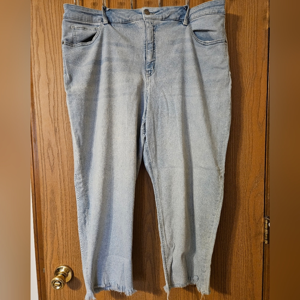 Ava & Viv Light Wash Straight Leg High Rise Frayed Hem 22W